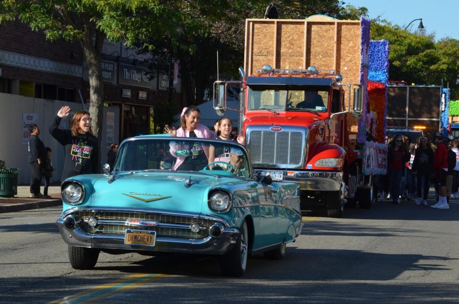 Sophomores (1950s) take a ride in a vintage car to add a touch of fun to the parade.