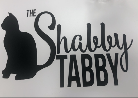 Please come to the Shabby Tabby! The cats are waiting for you, including the black cat in this photo!