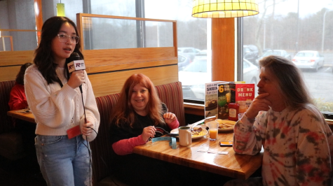 Cathy LoSchiavo (left) and Joe LoSchiavo (right) representing F.A.M.E.’s roots at the Applebee’s Tri-M/F.A.M.E. fundraiser!