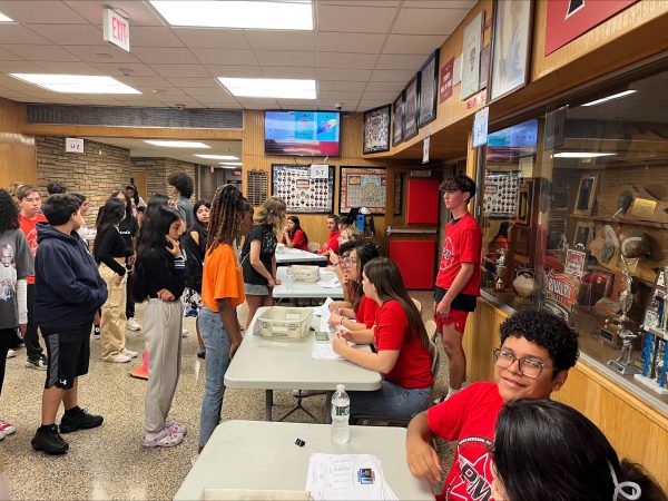 NHS members assist incoming ninth graders with schedules and touring our building before the first day of the 2023-2024 school year! 