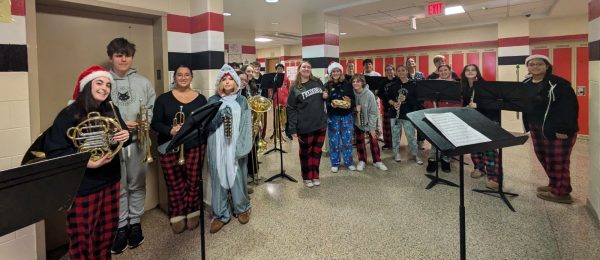 Music Students Sing Holiday Carols Before Break